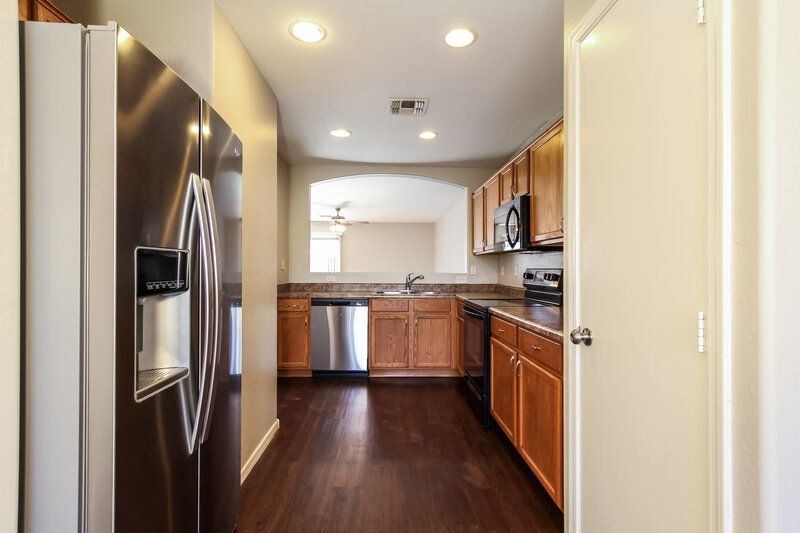 1,975/Mo, 2415 W Maldonado RD Phoenix, AZ 85041 Kitchen View