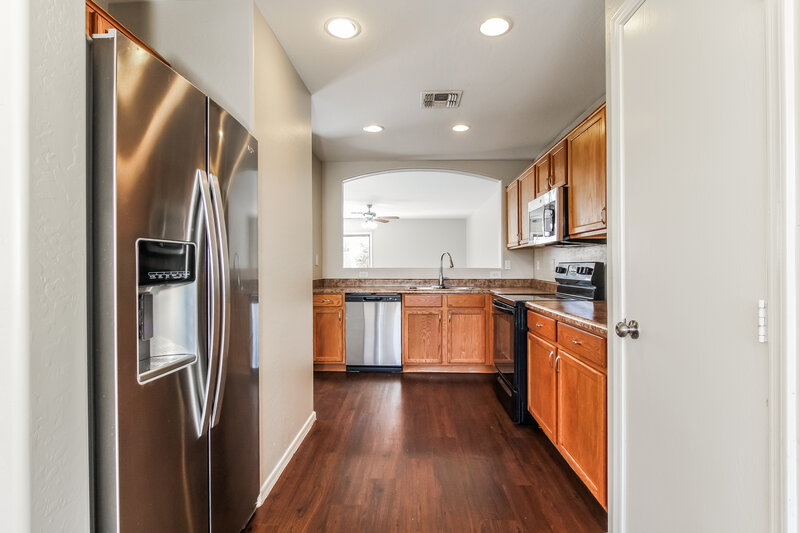 1,950/Mo, 2415 W Maldonado RD Phoenix, AZ 85041 Kitchen View