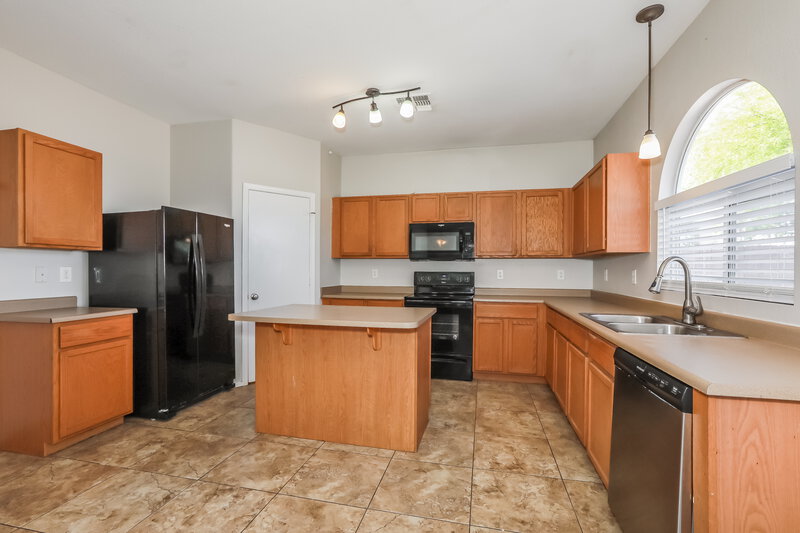 1,830/Mo, 4836 E Meadow Lark Way San Tan Valley, AZ 85140 Kitchen View
