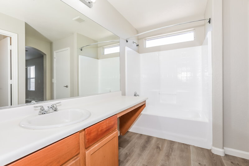 1,830/Mo, 4836 E Meadow Lark Way San Tan Valley, AZ 85140 Main Bathroom View