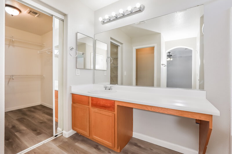 1,830/Mo, 4836 E Meadow Lark Way San Tan Valley, AZ 85140 Main Bathroom View 2