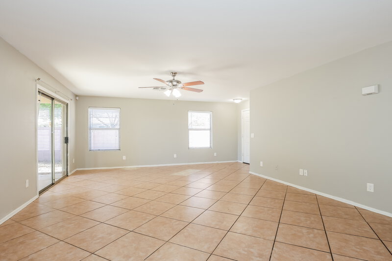 2,145/Mo, 6999 W Rose Ln Glendale, AZ 85303 Living Room View