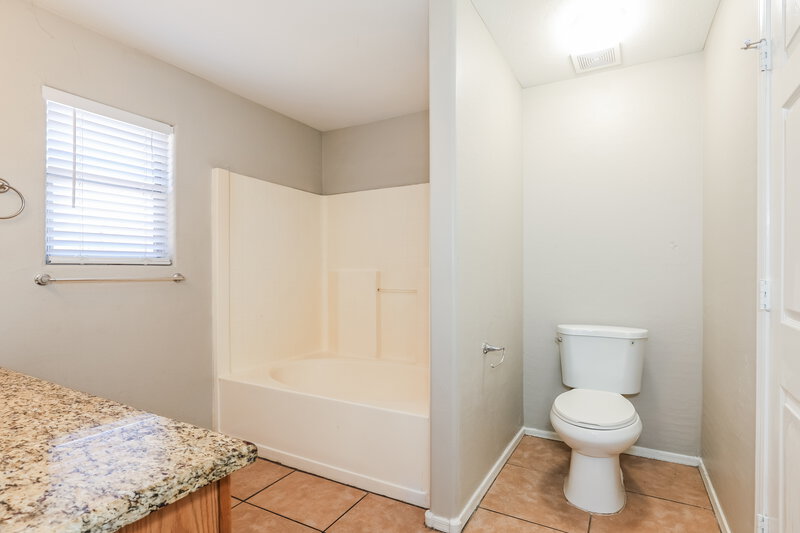 2,145/Mo, 6999 W Rose Ln Glendale, AZ 85303 Main Bathroom View