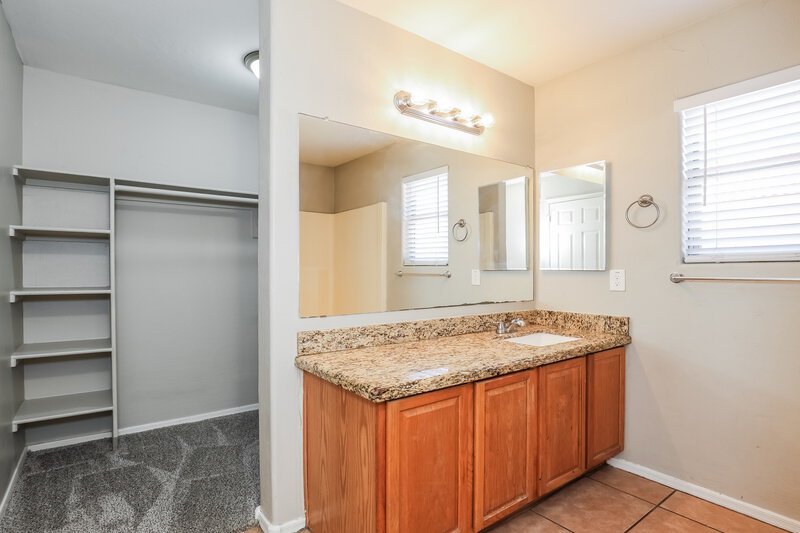 2,145/Mo, 6999 W Rose Ln Glendale, AZ 85303 Main Bathroom View 2