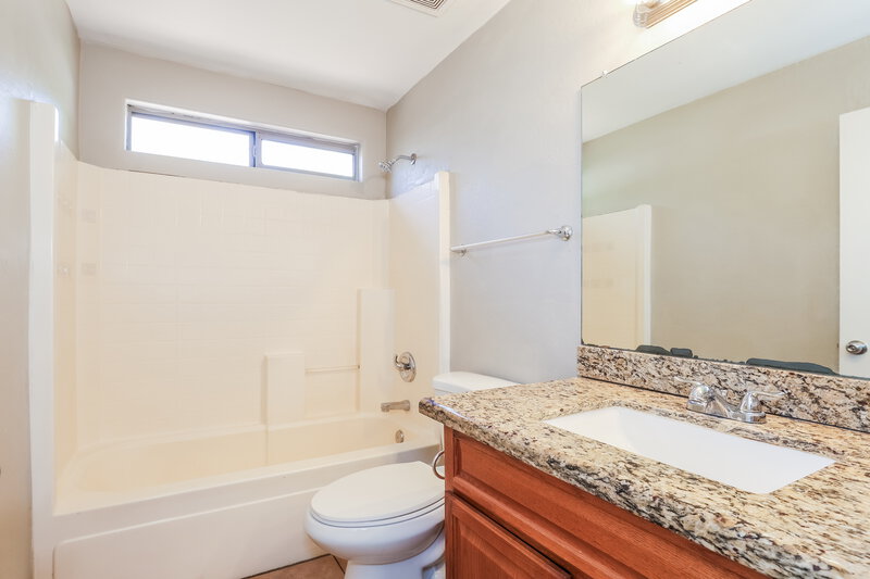 2,145/Mo, 6999 W Rose Ln Glendale, AZ 85303 Bathroom View