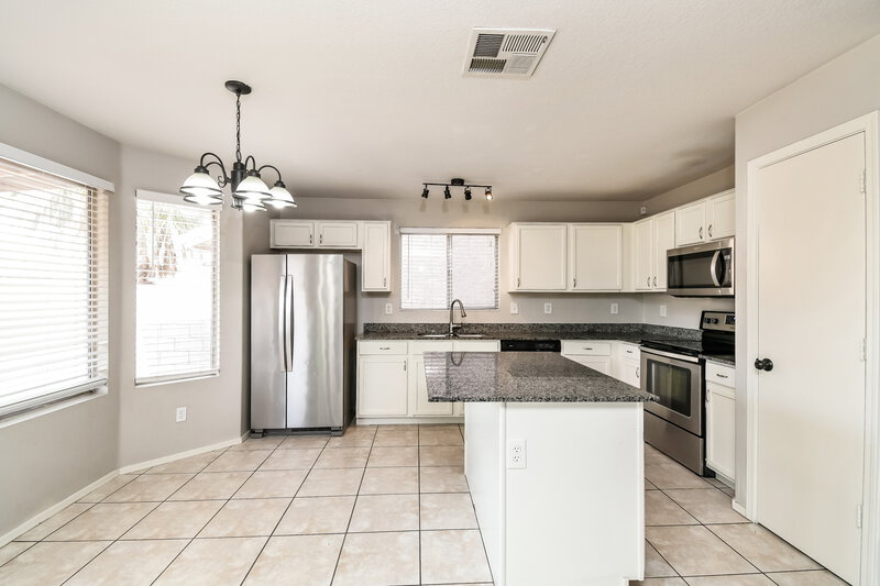 2,355/Mo, 493 E Harrison St Chandler, AZ 85225 Kitchen View 2