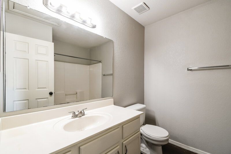 2,355/Mo, 493 E Harrison St Chandler, AZ 85225 Bathroom View