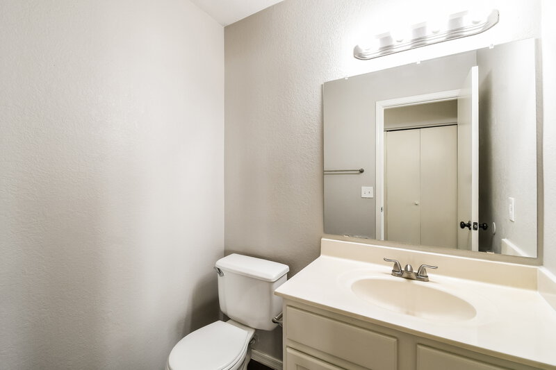 2,355/Mo, 493 E Harrison St Chandler, AZ 85225 Bathroom View 2