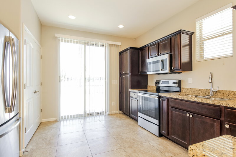 2,275/Mo, 10320 W Devonshire Ave Phoenix, AZ 85037 Kitchen View