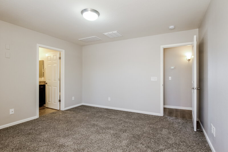 2,275/Mo, 10320 W Devonshire Ave Phoenix, AZ 85037 Main Bedroom View