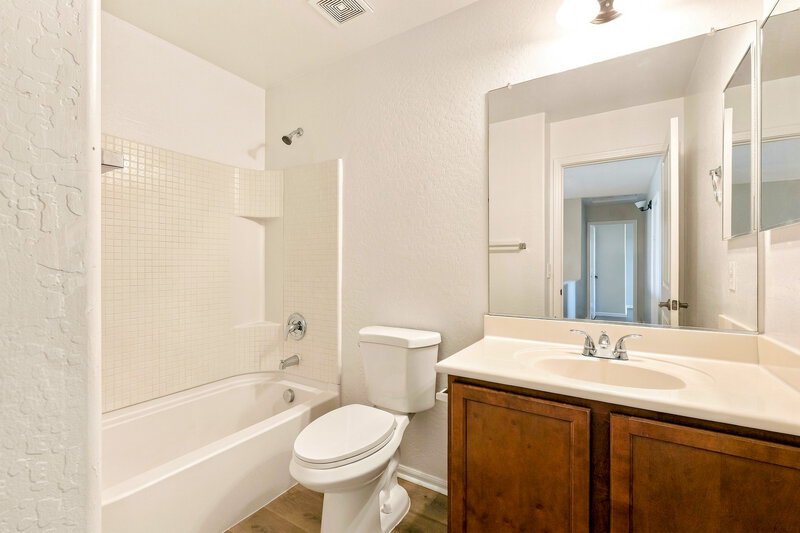 2,340/Mo, 10340 W Hilton Ave Tolleson, AZ 85353 Bathroom View 2