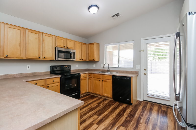 1,650/Mo, 4883 E Meadow Lark Way San Tan Valley, AZ 85140 Kitchen View