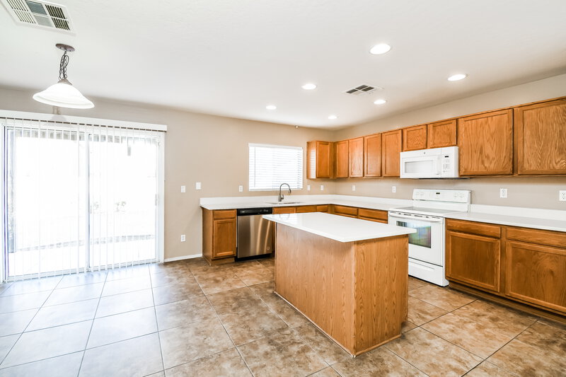 1,755/Mo, 2850 East Mineral Park Road San Tan Valley, AZ 85143 Dining Room View
