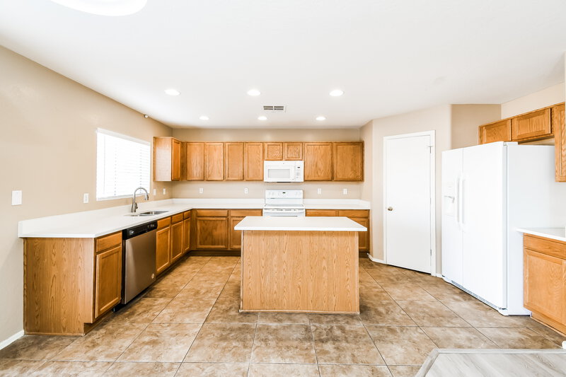 1,755/Mo, 2850 East Mineral Park Road San Tan Valley, AZ 85143 Kitchen View 2