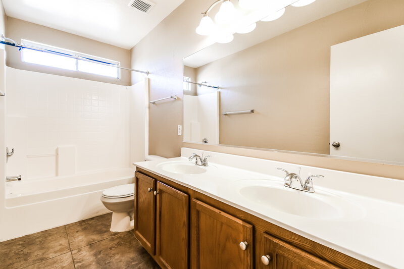 1,755/Mo, 2850 East Mineral Park Road San Tan Valley, AZ 85143 Main Bathroom View