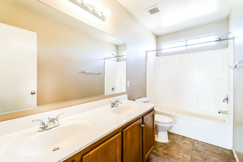 1,755/Mo, 2850 East Mineral Park Road San Tan Valley, AZ 85143 Bathroom View