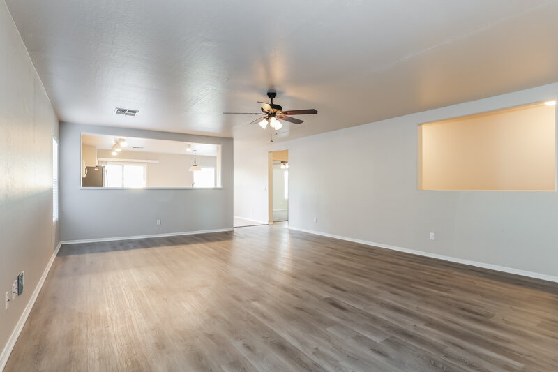 1,740/Mo, 4090 East Silverbell Road San Tan Valley, AZ 85143 Living Room View
