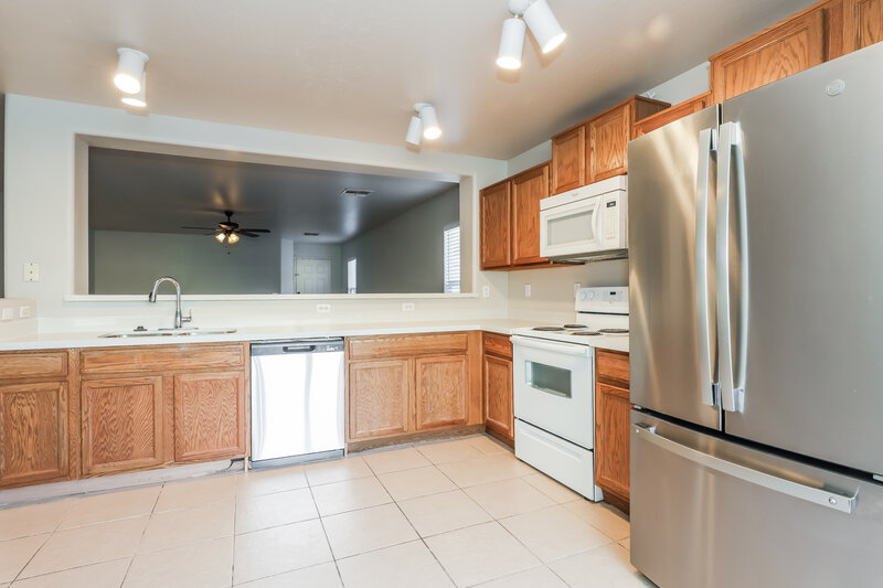 1,740/Mo, 4090 East Silverbell Road San Tan Valley, AZ 85143 Kitchen View 2