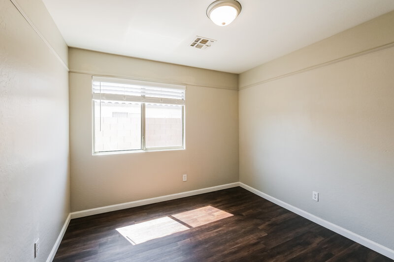 1,825/Mo, 15843 W Woodlands Ave Goodyear, AZ 85338 Bedroom View
