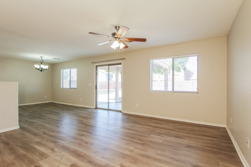 2,525/Mo, 8616 W Superior Ave Tolleson, AZ 85353 Living Room View 2