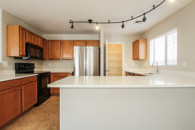 2,525/Mo, 8616 W Superior Ave Tolleson, AZ 85353 Kitchen View