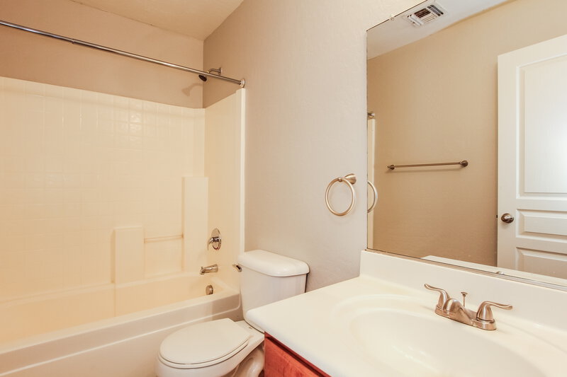 2,525/Mo, 8616 W Superior Ave Tolleson, AZ 85353 Bathroom View