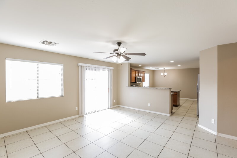 2,155/Mo, 10925 W Taft St Phoenix, AZ 85037 Family Room View