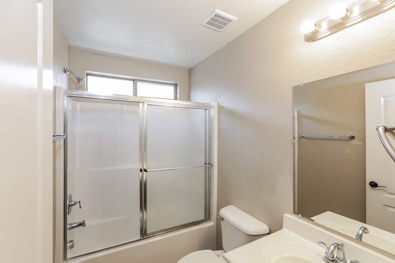 2,155/Mo, 10925 W Taft St Phoenix, AZ 85037 Bathroom View