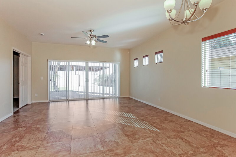 1,945/Mo, 404 W Latona Rd Phoenix, AZ 85041 Dining Room View