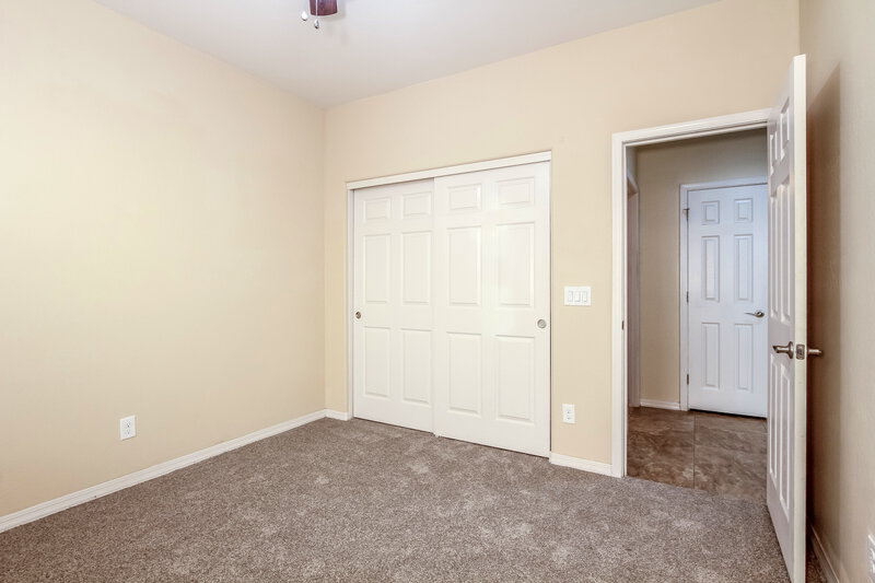 1,945/Mo, 404 W Latona Rd Phoenix, AZ 85041 Bedroom View 2