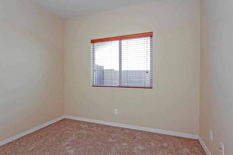 1,945/Mo, 404 W Latona Rd Phoenix, AZ 85041 Bedroom View 3