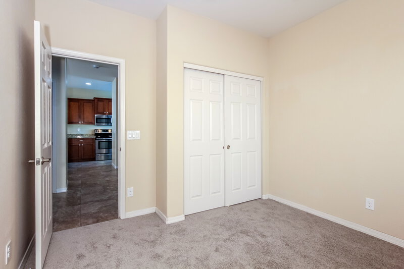 1,945/Mo, 404 W Latona Rd Phoenix, AZ 85041 Bedroom View 4