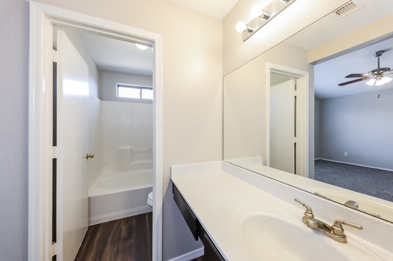 1,795/Mo, 14405 N 125th Dr El Mirage, AZ 85335 Main Bathroom View