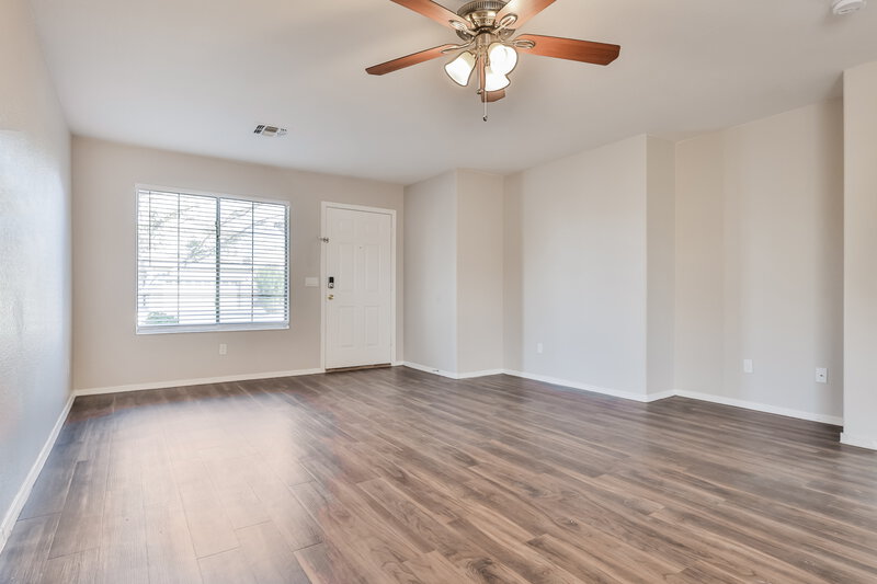 1,675/Mo, 809 E Rossi Court San Tan Valley, AZ 85140 Living Room View 2