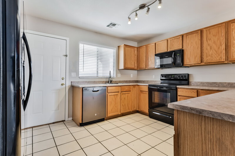 1,675/Mo, 809 E Rossi Court San Tan Valley, AZ 85140 Kitchen View