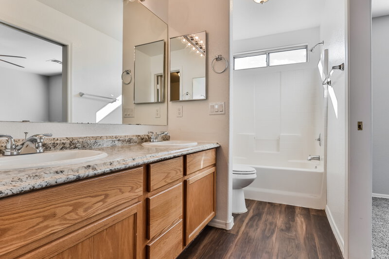 1,675/Mo, 809 E Rossi Court San Tan Valley, AZ 85140 Main Bathroom View