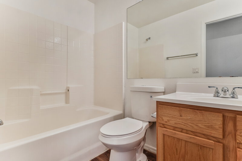 1,675/Mo, 809 E Rossi Court San Tan Valley, AZ 85140 Bathroom View