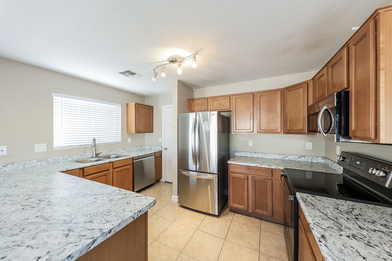 2,070/Mo, 12542 W Lisbon Ln El Mirage, AZ 85335 Kitchen View