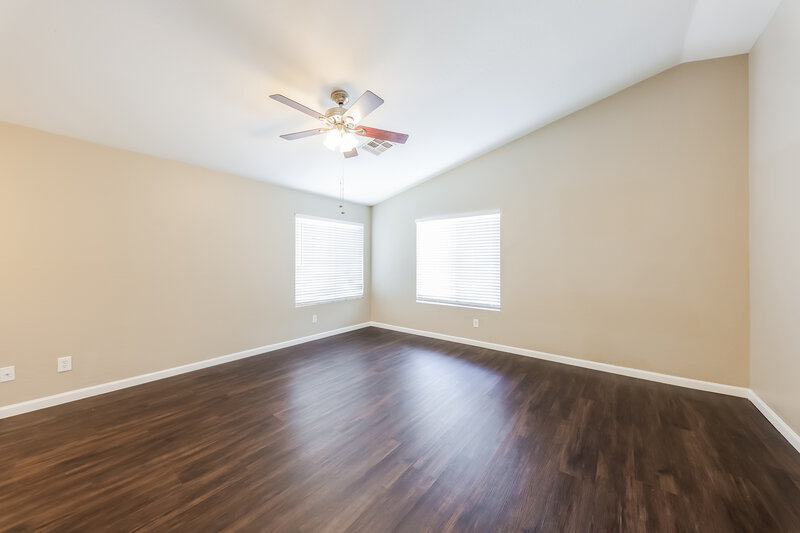 2,070/Mo, 12542 W Lisbon Ln El Mirage, AZ 85335 Family Room View