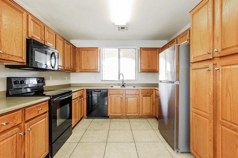 1,955/Mo, 7312 S 37th Gln Phoenix, AZ 85041 Kitchen View