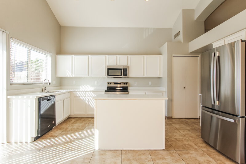 2,350/Mo, 12679 W Flower St Avondale, AZ 85392 Kitchen View