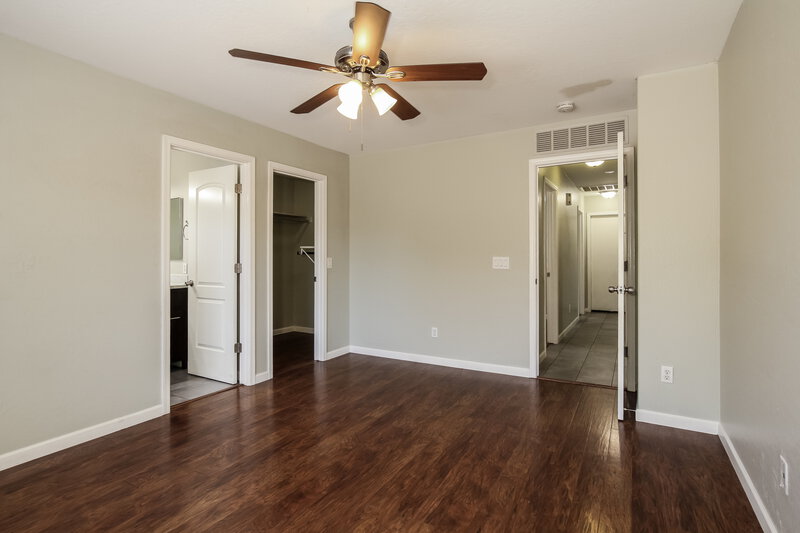 1,980/Mo, 12417 W Larkspur Rd El Mirage, AZ 85335 Main Bedroom View 2