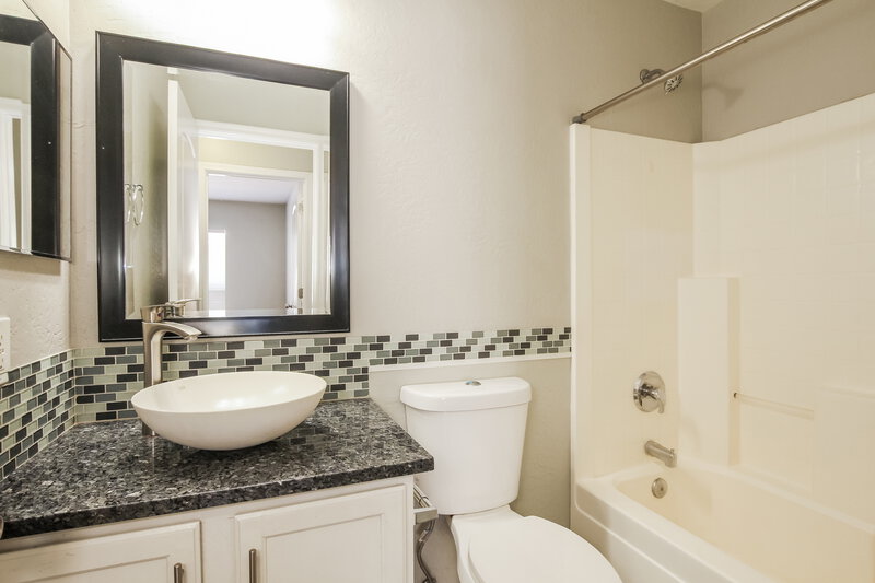 1,980/Mo, 12417 W Larkspur Rd El Mirage, AZ 85335 Bathroom View