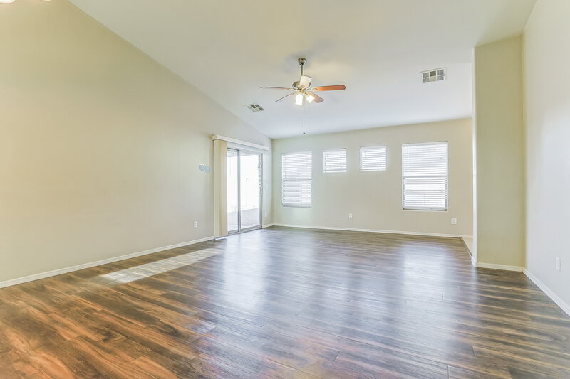 2,620/Mo, 11457 W Rio Vista Ln Avondale, AZ 85323 Living Room View