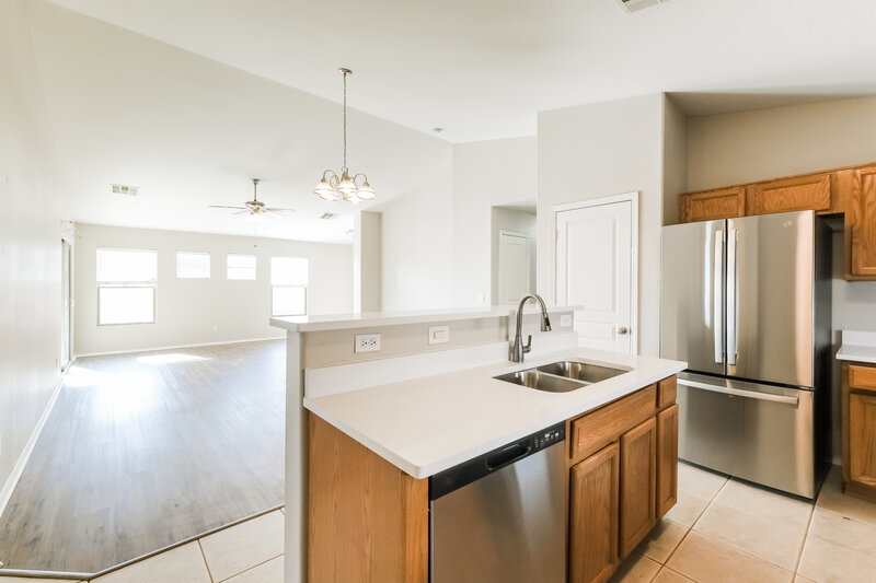 1,925/Mo, 11457 W Rio Vista Ln Avondale, AZ 85323 Kitchen View 2