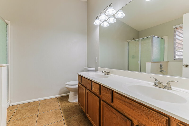 1,970/Mo, 2625 S 156th Ave Goodyear, AZ 85338 Main Bathroom View