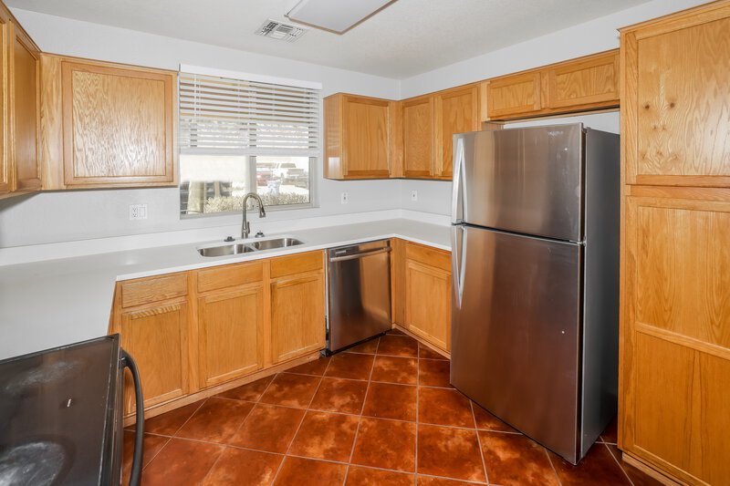 1,865/Mo, 8333 W Watkins St Tolleson, AZ 85353 Kitchen View 2