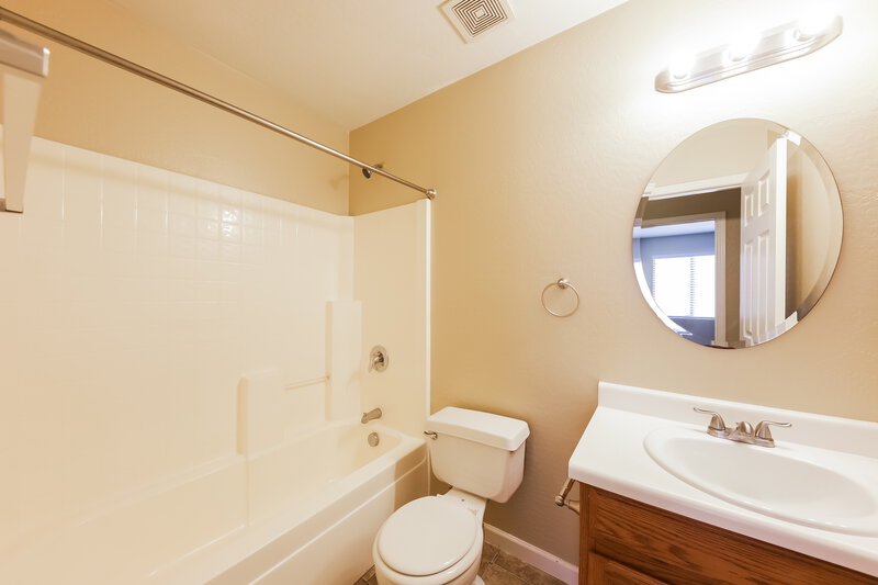 1,840/Mo, 13016 W Saint Moritz Ln El Mirage, AZ 85335 Bathroom View