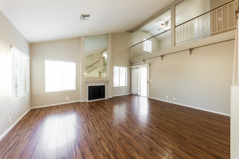 1,975/Mo, 11020 N 59th Dr Glendale, AZ 85304 Living Room View