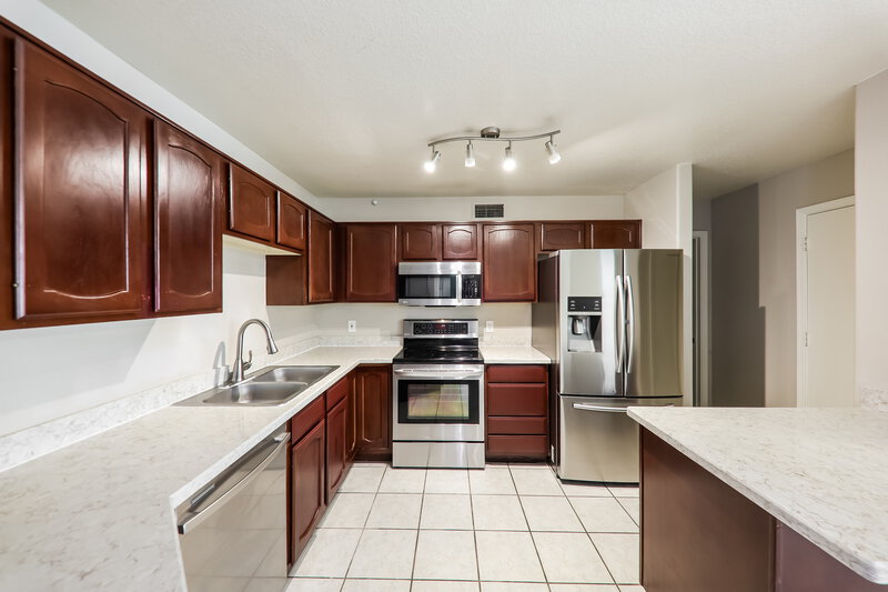 1,975/Mo, 11020 N 59th Dr Glendale, AZ 85304 Kitchen View